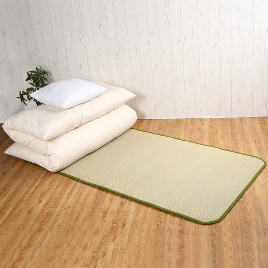 The best partner of futon, its name is Tatami