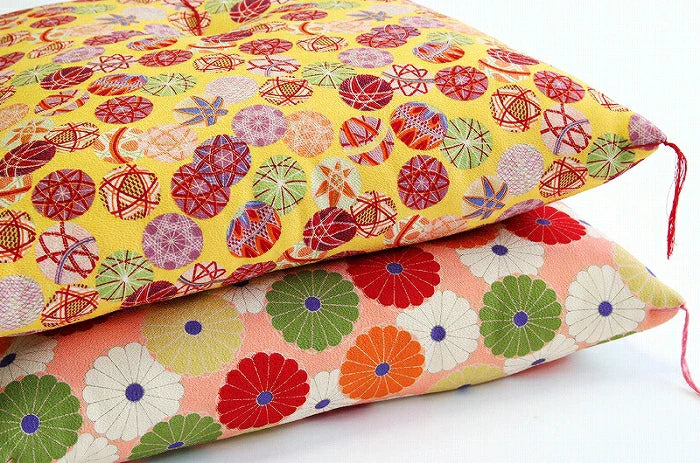 Almofada japonesa (Zabuton) – Kikuyuzen e Kodemari 23 x 21″
