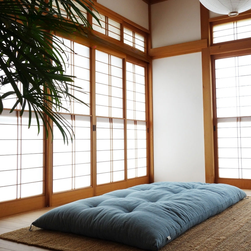 Colchão de Futon Japonês, Artesanal (Tecido: Algodão tingido com ervas, Enchimento: Algodão Orgânico 100%,) Listra Índigo