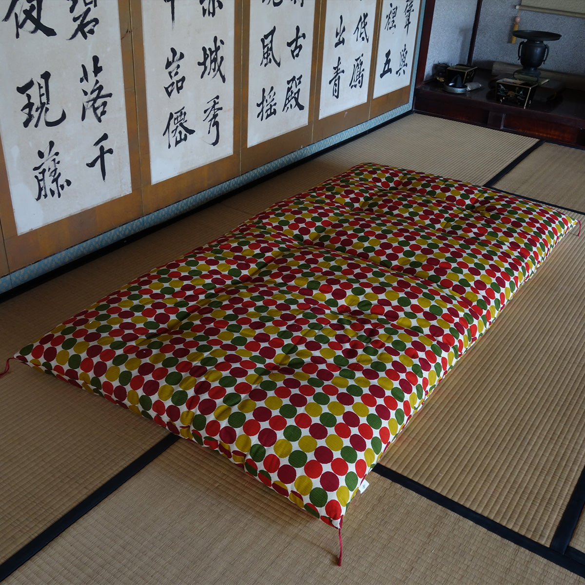 Japanese Futon Mattress, Artisan Handmade (Fabric: Polka Dot Red, Filling: Organic Cotton 100%)