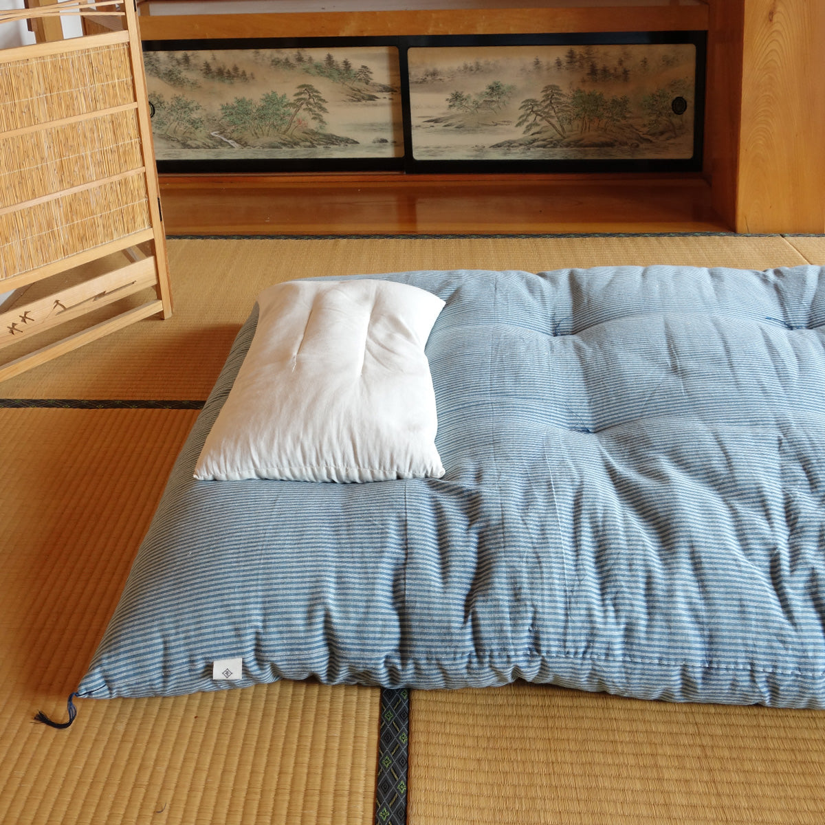 Colchão de Futon Japonês, Artesanal (Tecido: Algodão tingido com ervas, Enchimento: Algodão Orgânico 100%,) Listra Índigo