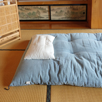 Colchão de Futon Japonês, Artesanal (Tecido: Algodão tingido com ervas, Enchimento: Algodão Orgânico 100%,) Listra Índigo