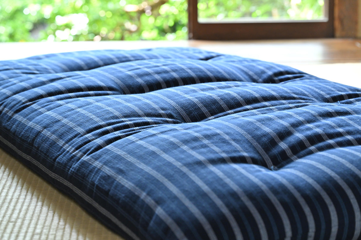 Colchão Japonês Futon Feito por Artesãos (Tecido: Algodão Tecer Enshu Padrão Listras Shima, Enchimento: Algodão Orgânico 100%)